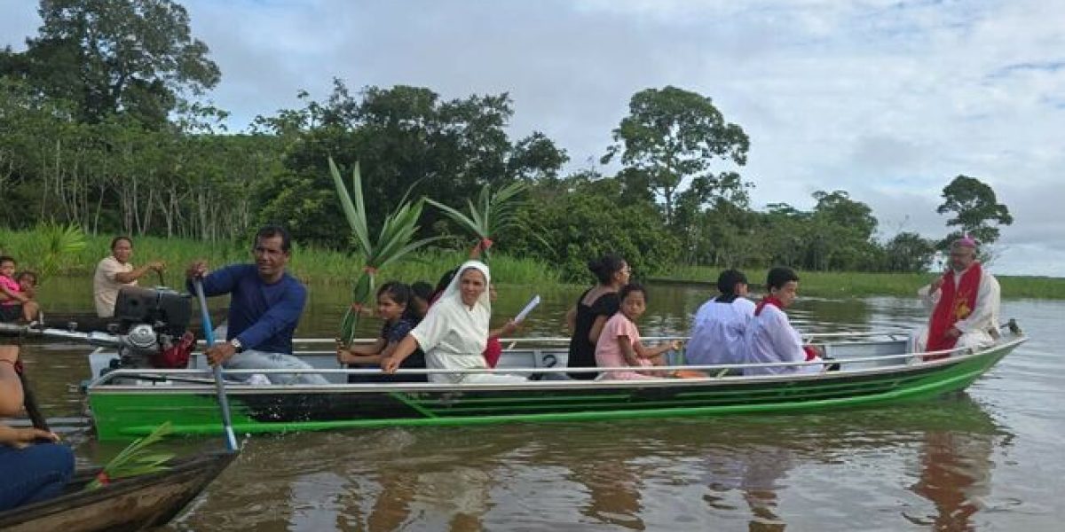 Domingo de Ramos en la Amazonía: La canoa que sirvió de burro
