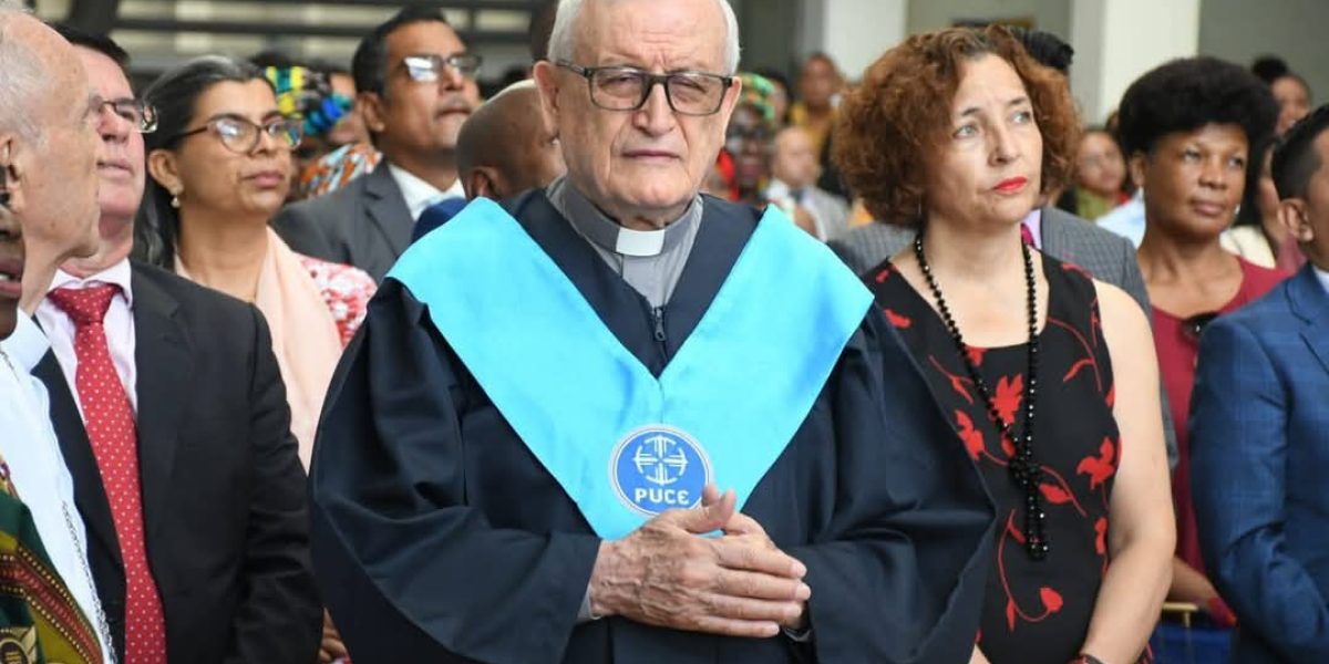 El comboniano P. Rafael Savoia, doctor honoris causa por la PUCE