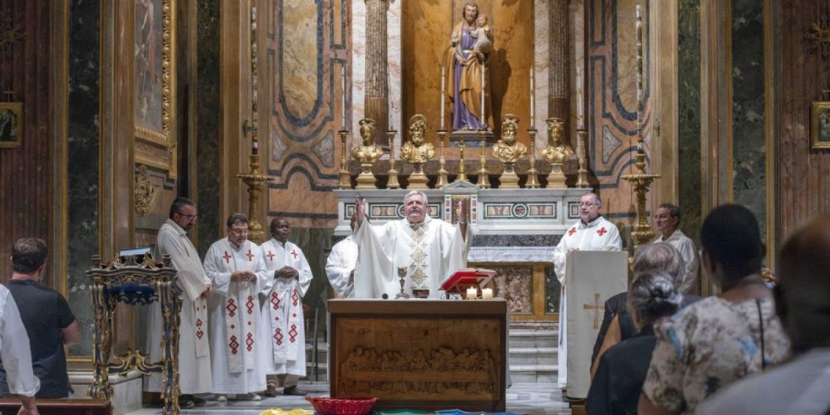 Misioneros combonianos en oración por la paz
